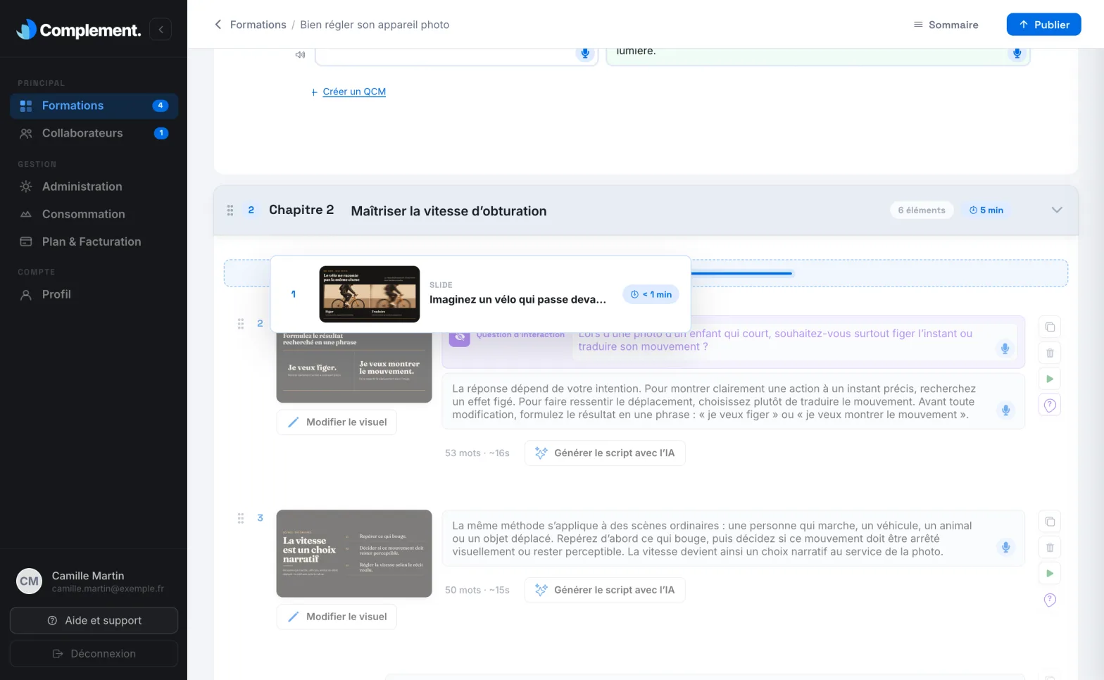 Une slide en cours de déplacement, tenue par sa poignée à points