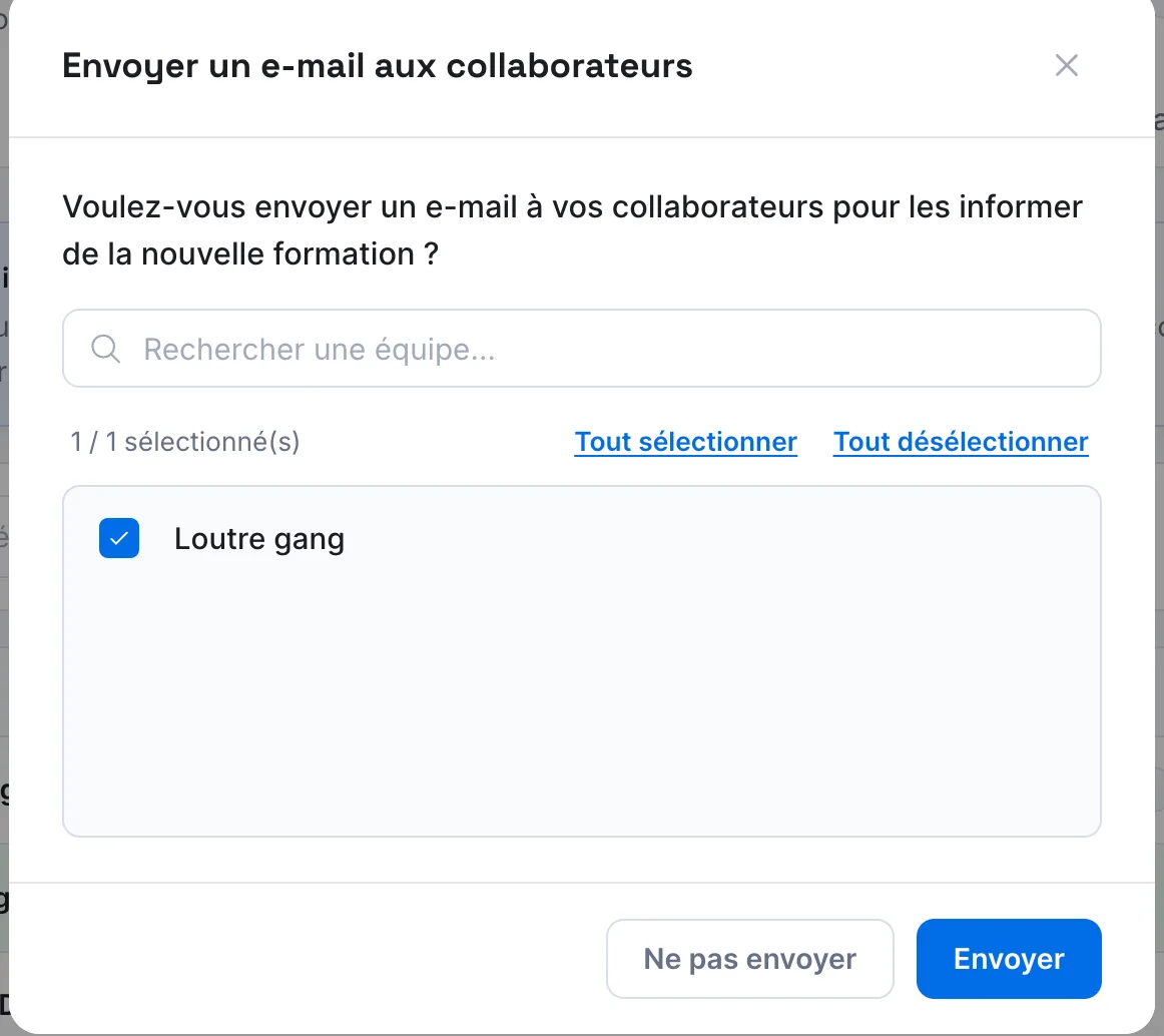 La fenêtre Envoyer un e-mail aux collaborateurs, avec deux équipes cochées