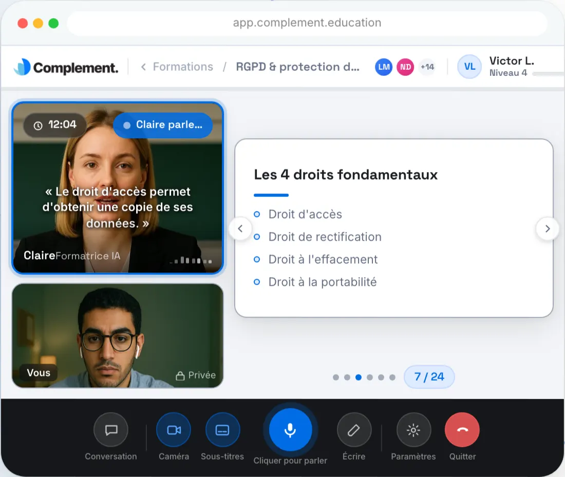 Interface Complement : session de formation en cours — l'avatar IA présente un module RGPD, l'apprenant peut l'interrompre à la voix.